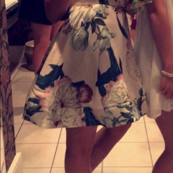 Lulu’s Floral Halter Dress - Picture 6 of 6